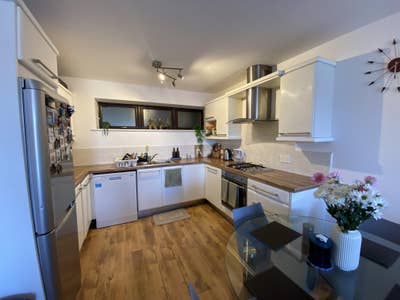 Ensuite Room in Central Belfast – &pound;650pcm | Girls  Main Photo