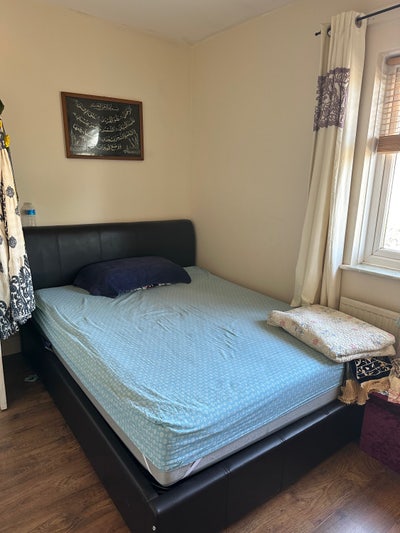Double bedroom for female Main Photo