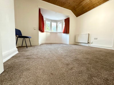 Self-contained spacious 1 bed top floor space Main Photo