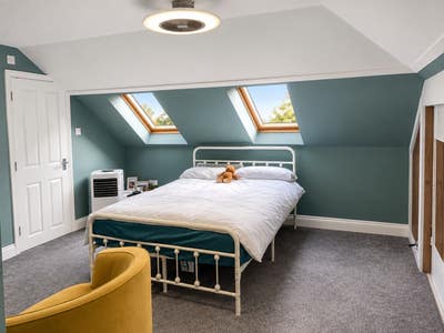 Spacious and in a central location !!! Main Photo