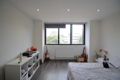 Lovely bright room available in Brixton hill ☀️ Main Photo