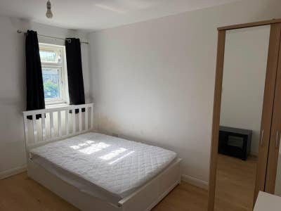 Double en suite room available near Luton Station Main Photo