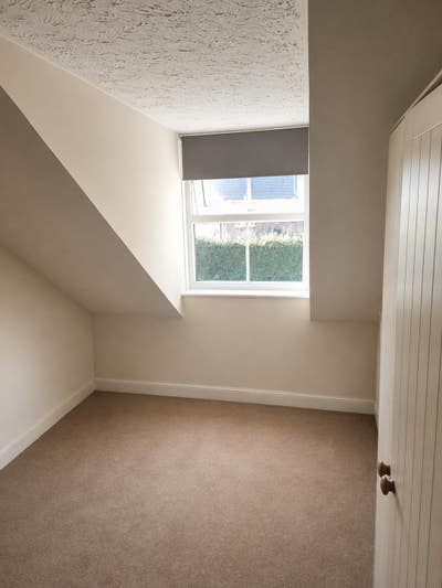 1 large double bedroom not furnished  Main Photo