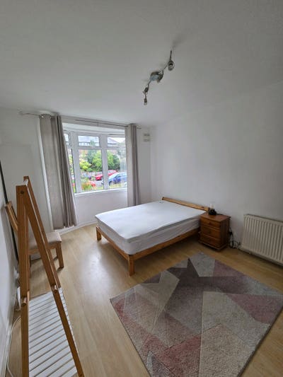 Double room in 2-bed female flatshare Costorphine Main Photo
