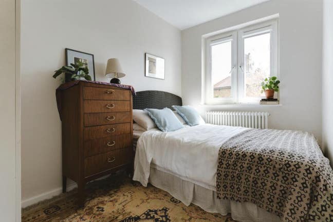 Cosy dbl room with 1 female flatmate Main Photo