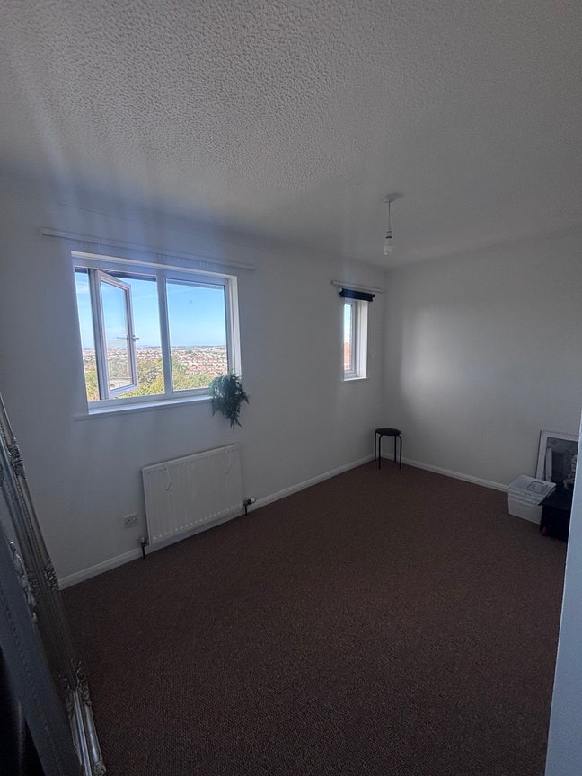 Bright, Double Bedroom Available to Rent. Main Photo