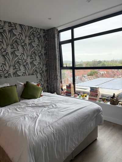 En-Suite in Wembley Central Main Photo