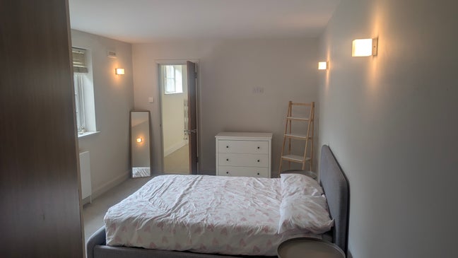 Large Double Room with en-suite Main Photo