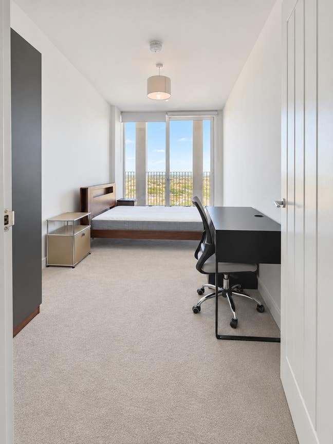 Furnished Double Room in Modern 2-Bed 2-Bath Flat  Main Photo