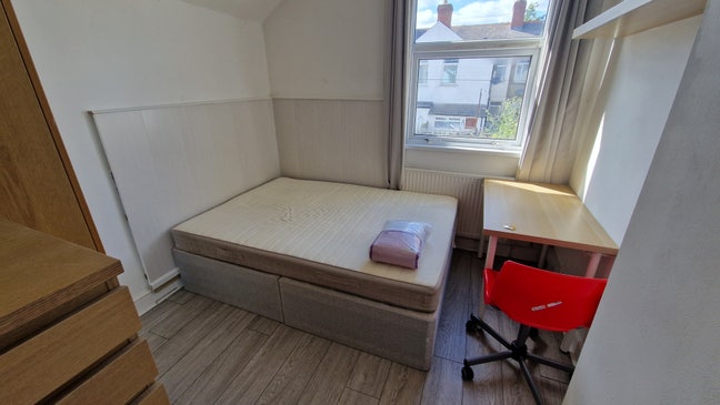 Double Room for rent in Heath Main Photo