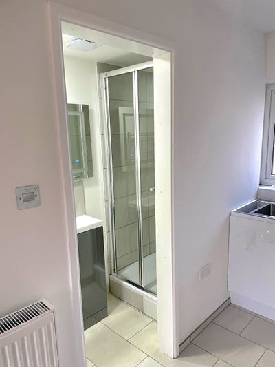 Two rooms- Studio room and Ensuite double room  Main Photo