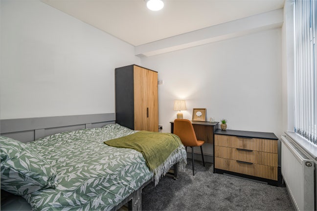 Stylish Double Room in SK5| Great Transport Links Main Photo