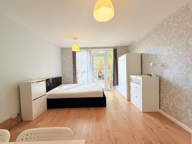 Garden Studio Flat in Dalston, All Bills Included Main Photo