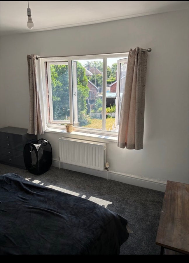 Room to rent in house share Main Photo