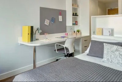 Spacious Corner Room at Glassyard Building!  Main Photo