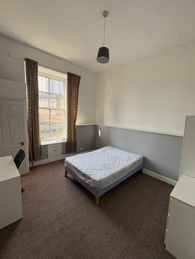 Double Room to Rent | DD1 | &pound;400 Pcm | Central Dun Main Photo