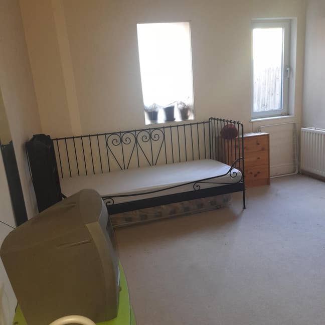 Bedroom to rent  Main Photo