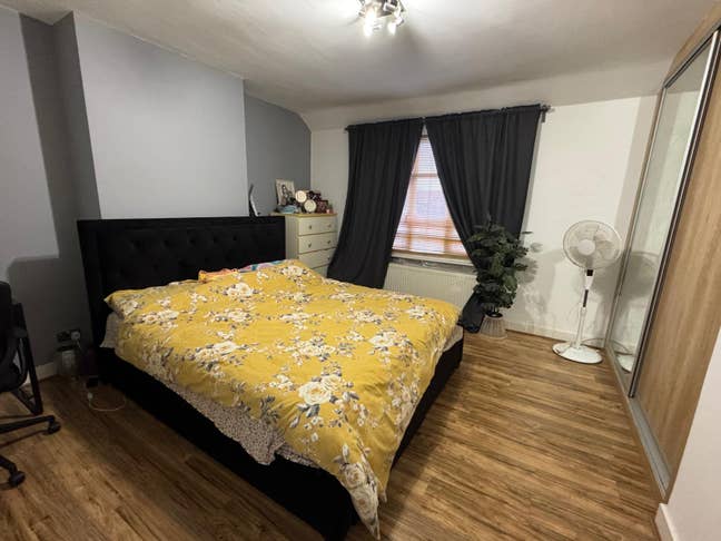 Master room at Feltham Station Main Photo