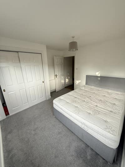Room to rent in heart of clydebank Main Photo