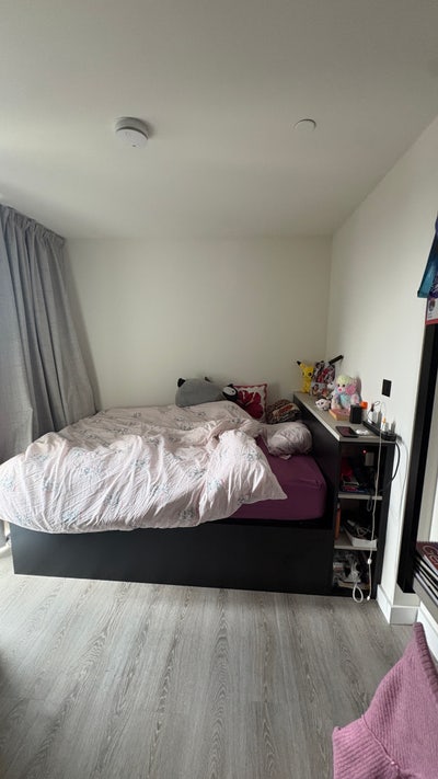 Bright Ensuite Room on 15th Floor | Amazing Views  Main Photo