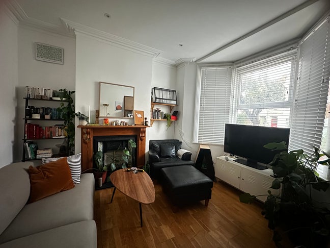 Amazing Double room in a friendly house share Main Photo