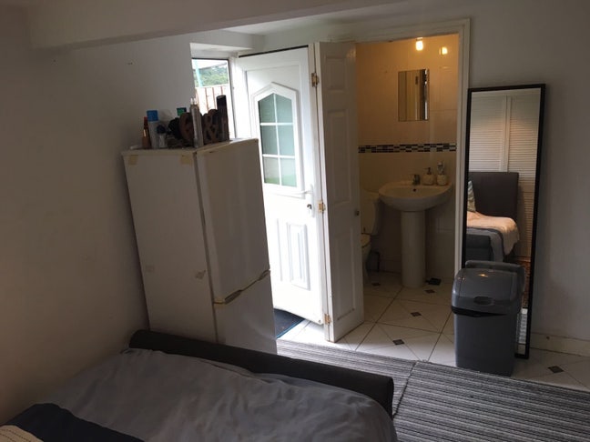 Studio flat  Main Photo