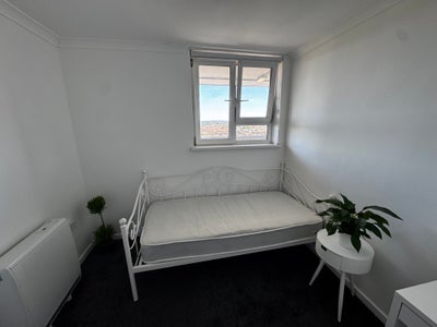 Fully Furnished Single Room to Rent in Hoddesdon Main Photo