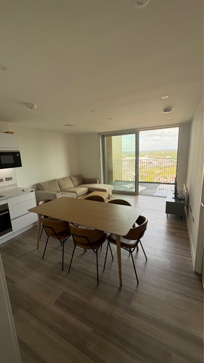 New Vic en-suite with top floor balcony  Main Photo