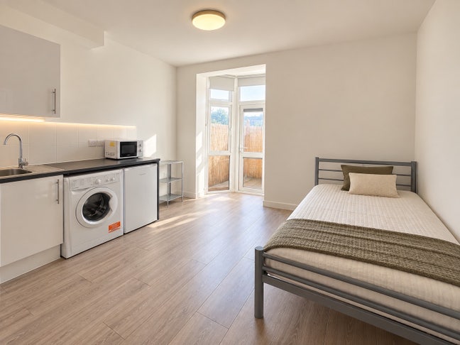 Self-Contained Studio with fee parking and garden Main Photo
