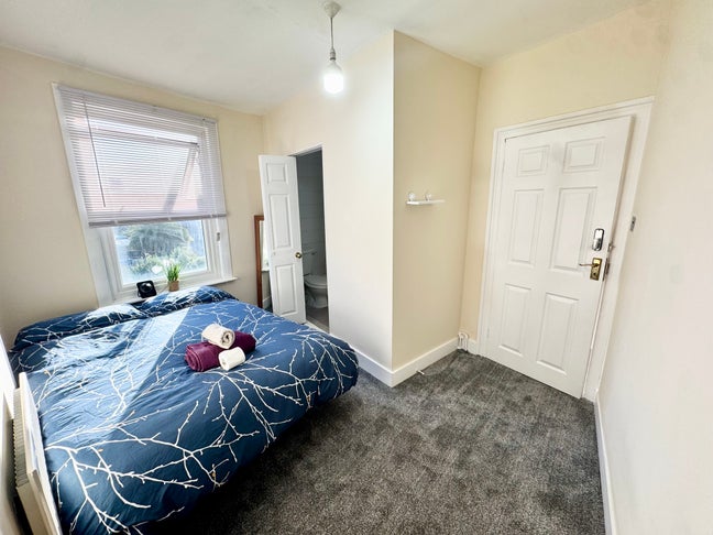 ✅ 20 minutes to Zone 1 (Central London) Main Photo