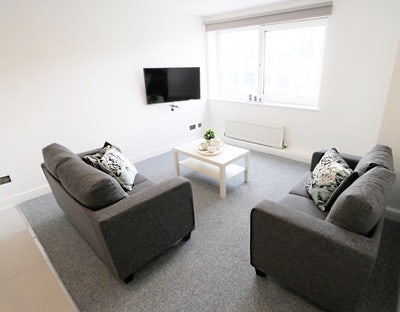 1 Double bedrooms in 3 bedrooms flat (fixed term) Main Photo