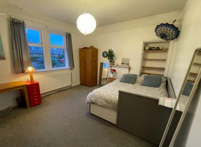 Double room in family home Main Photo