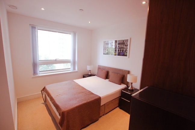 Stunning Double Room In Canary Wharf | Amenities Main Photo