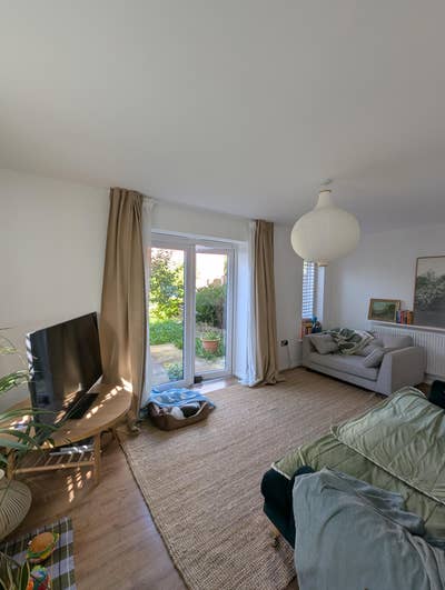 Double room with good transport links Main Photo