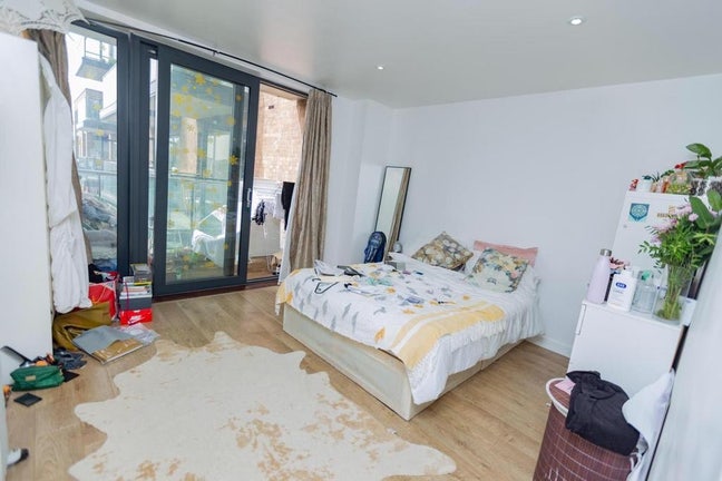 Stunning Double Room In 3 Bed Canary Wharf E14 Main Photo
