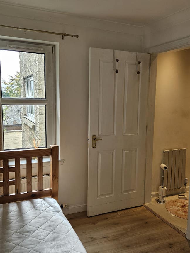 En- suite single room available Main Photo