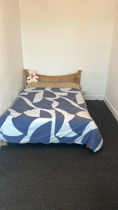 1 room available iin a 3 bhk house for female Main Photo