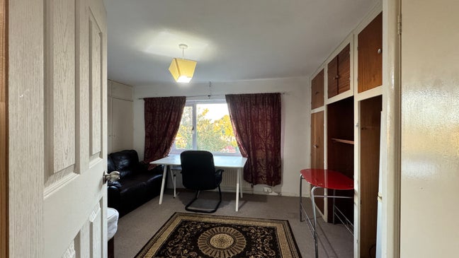 Superior Large Double Bedroom Available &pound;500 PCM Main Photo