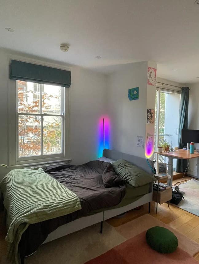 En-suite double; Flat balcony views over the Oval Main Photo