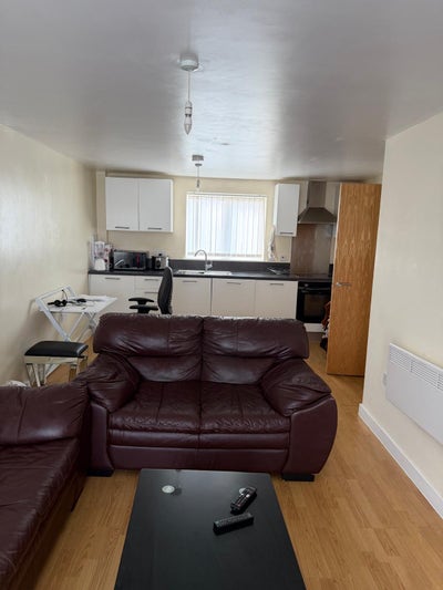 Conveniently Located Room in Peterborough – Shops  Main Photo