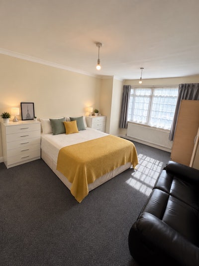 Beautiful & Spacious Double Room in Wembley Park,  Main Photo