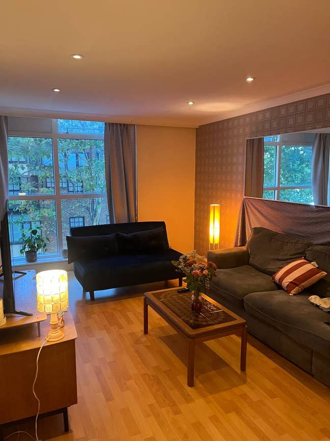 Double Room in a spacious 3-bed flat  Main Photo