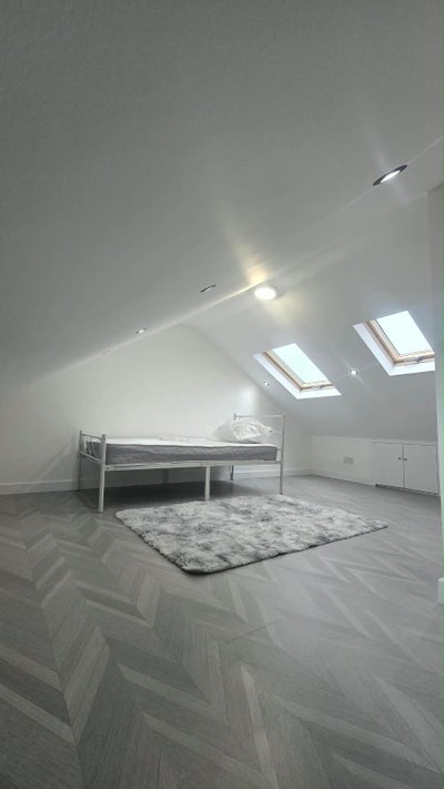 Lovely double room rent Plumstead se18 all bills  Main Photo