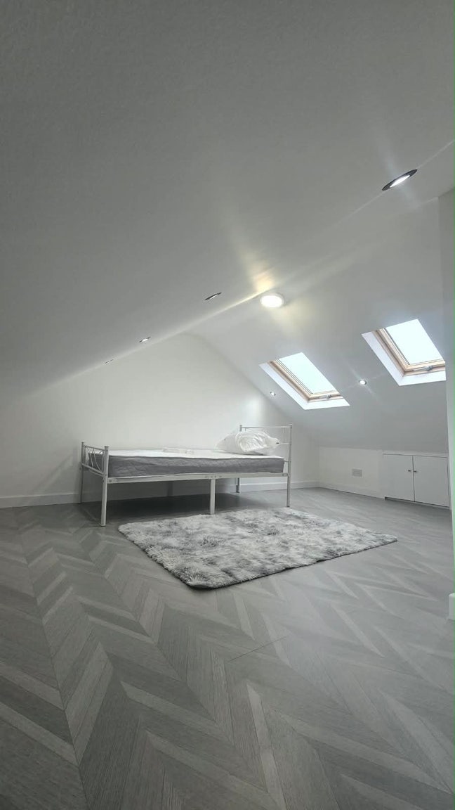 Lovely double room rent Plumstead se18 all bills  Main Photo