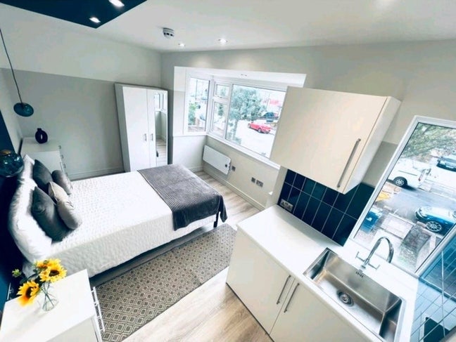 🏠✨️ Self-Contained Studios to Let in Greenford Main Photo