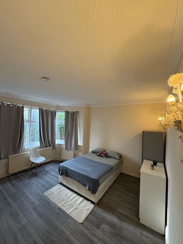✨🛏️ Spacious Double Room to Let in - Queens Park Main Photo