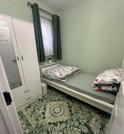 Single Bedroom &pound;495for Female Barking  Main Photo