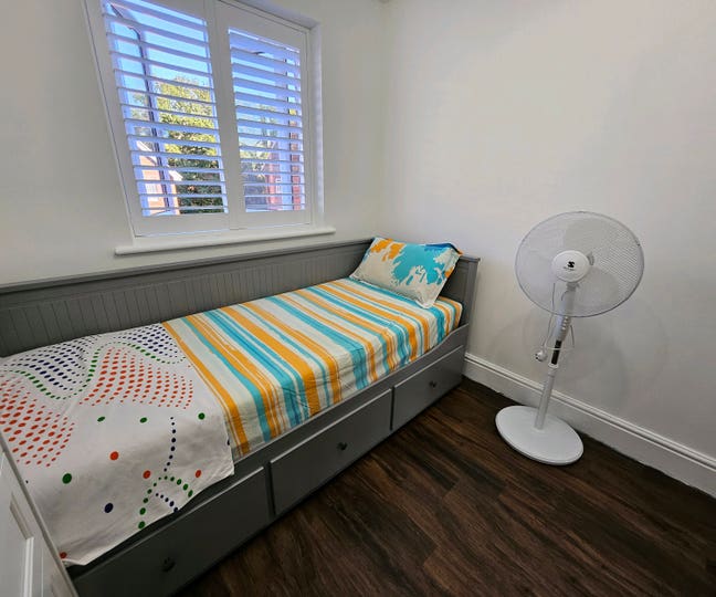 Comfortable Single/Double Room –10 Mins Gatwick Main Photo