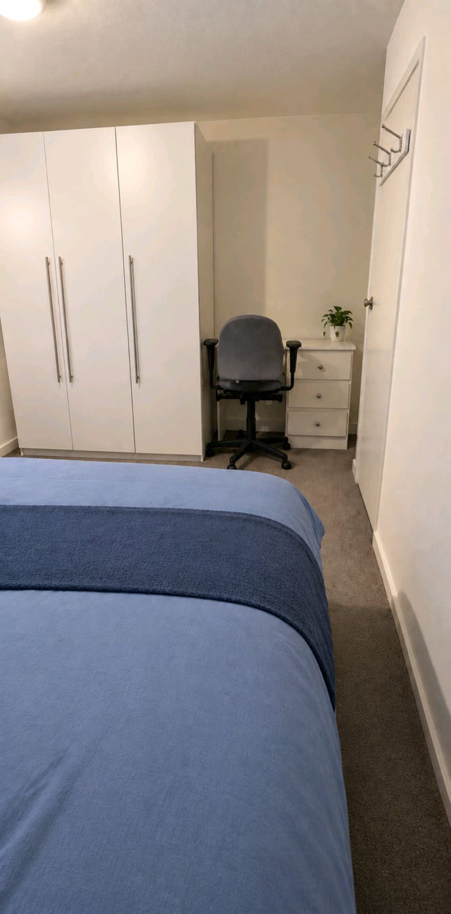 Bright & Spacious Double Bedroom - Fully Furnished Main Photo