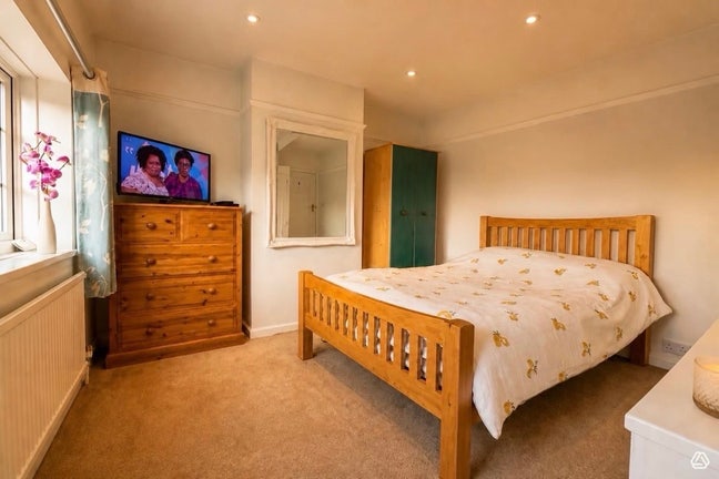 Lovely Bright Double Bedroom In Merstham. Main Photo
